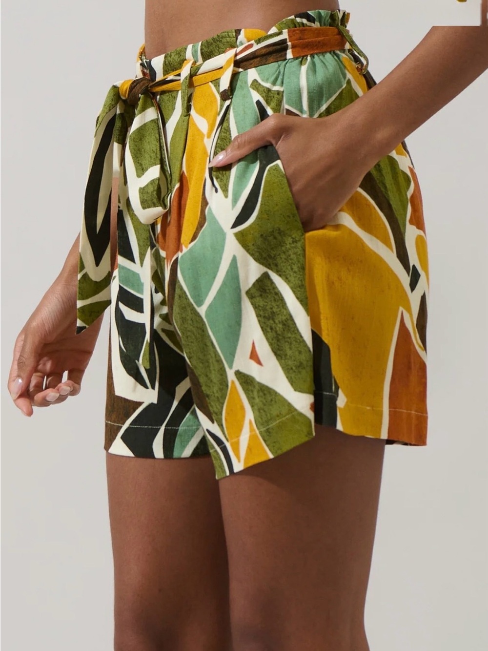 Renia Tropical Wave High Waisted
Shorts